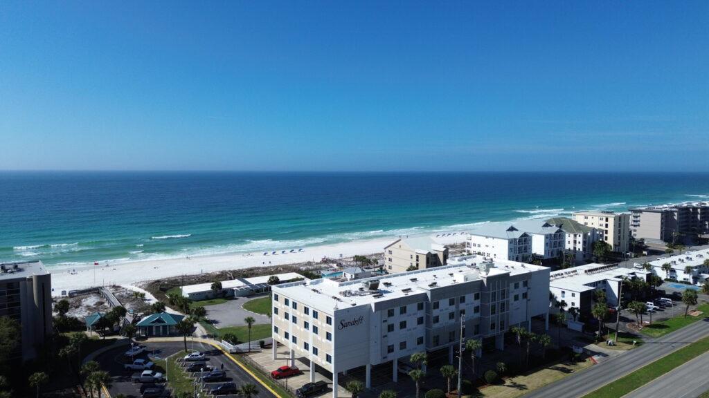 Beachfront hotel on Okaloosa Island in Fort Walton Beach Florida overlooking the Emerald Coast at Sundrift Inn