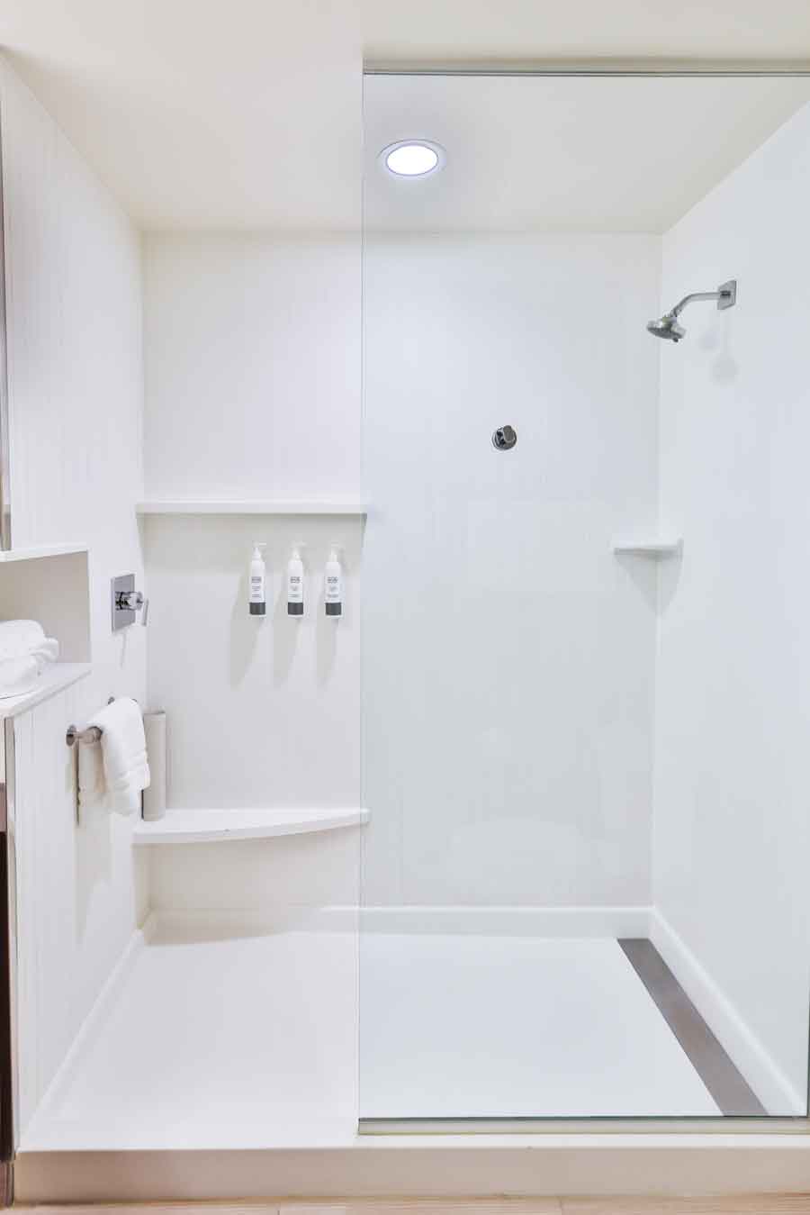 Sundrift Inn standard king bathroom walk-in shower in Fort Walton Beach Florida