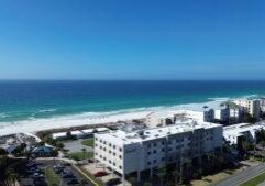 Beachfront hotel on Okaloosa Island in Fort Walton Beach Florida overlooking the Emerald Coast at Sundrift Inn